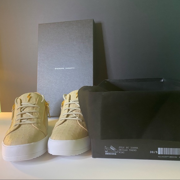 GIUSEPPE ZANOTTI Beige Low Top Crocodile Sneakers - Picture 10 of 16